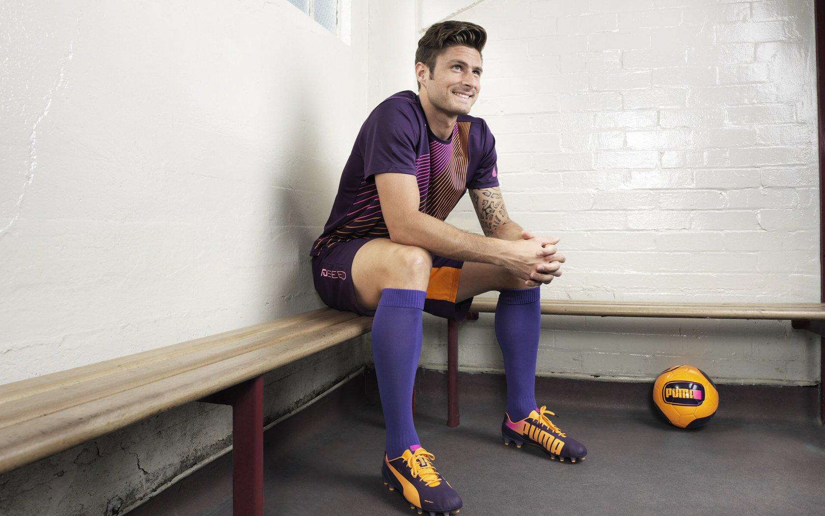 罗马诺独家，塞斯科大幅降薪接近加盟曼联，转会费锁定8500万欧元！